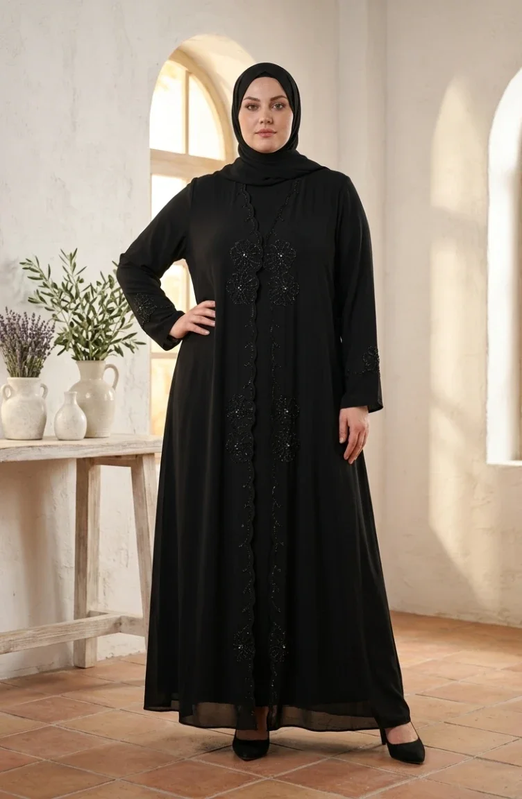 Robe De Soirée Suzanna En Crêpe Brodée Grande Taille Avec Hijab Intégré Noire Réf. 6370-01 6370-01