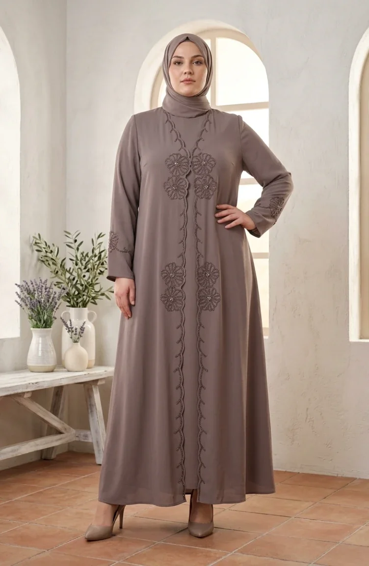 Robe De Soirée Suzanna En Crêpe Brodée Grande Taille Avec Hijab Réf. 6370-02 Couleur Vison Foncé 6370-02
