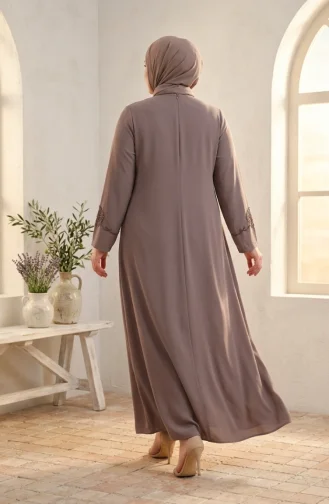 Robe De Soirée Suzanna En Crêpe Brodée Grande Taille Avec Hijab Réf. 6370-02 Couleur Vison Foncé 6370-02