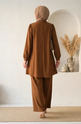 طقم حجاب من قطعتين بياقة صينية وأزرار أمامية، لون بني فاتح (2295-05) 2295-05