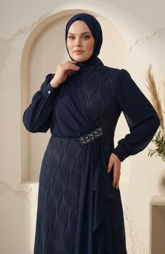 فستان سهرة محجبة بمقاسات كبيرة من الشيفون اللامع بتفاصيل دقيقة، رقم الموديل 6282-03، لون كحلي 6282-03