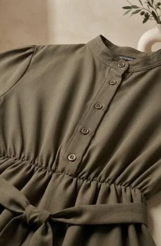 Robe Hijab En Crêpe De Viscose Kaki Boutonnée Et à Taille élastique 0353-02 0353-02