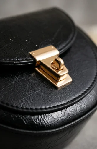 Elegante Schultertasche Aus Kunstleder Mit Schlossdetail 4007-01 Schwarz 4007-01