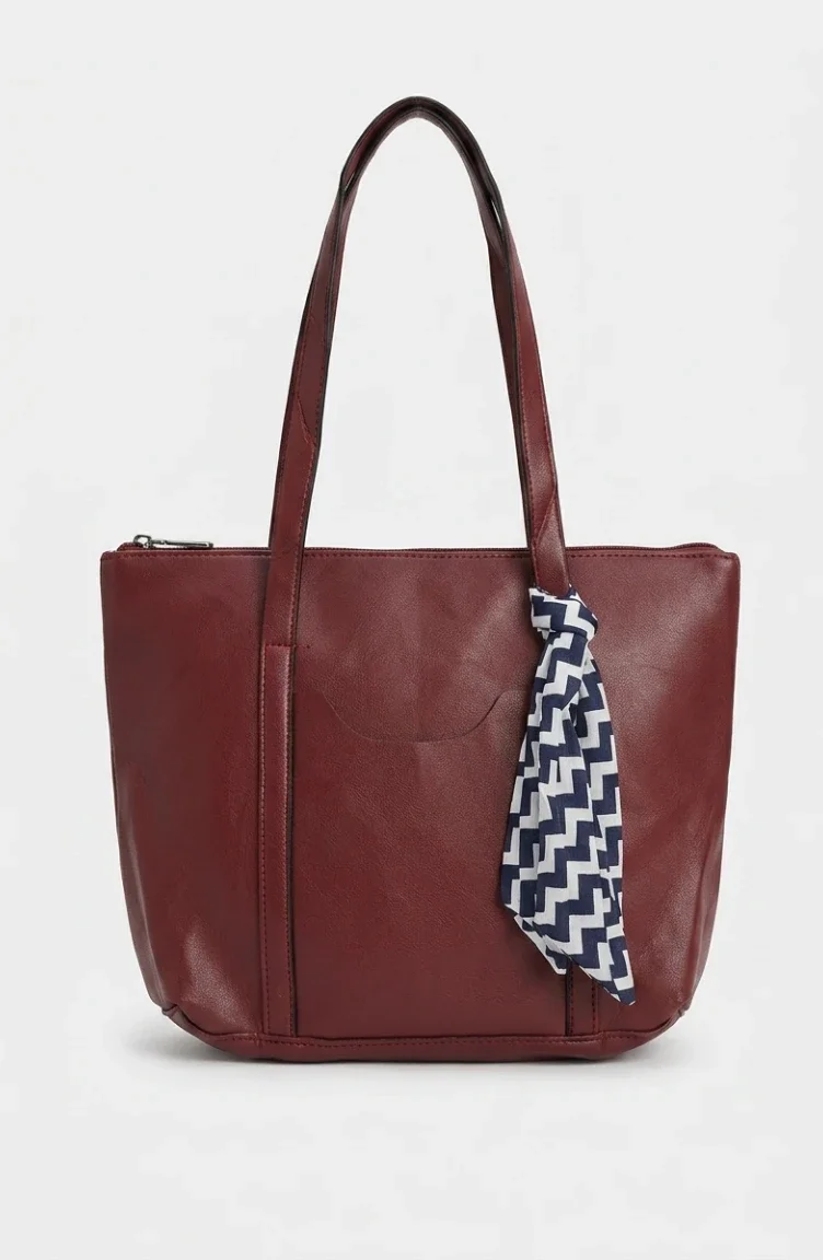 Elegante Schultertasche Aus Kunstleder Mit Schal-Detail Modell 4011-01 Burgunderrot 4011-01