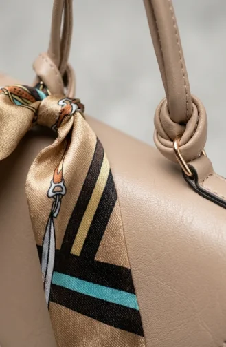 Schultertasche Aus Kunstleder Mit Schal-Detail Modell 4042-02 Farbe: Milky Coffee 4042-02