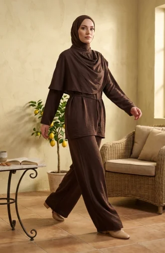 Tweedelige Hijabset Met Sjaaldetails Op De Schouders Tuniek En Broek 2306-02 Bruin 2306-02