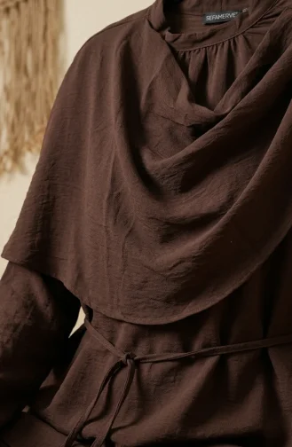 Tweedelige Hijabset Met Sjaaldetails Op De Schouders Tuniek En Broek 2306-02 Bruin 2306-02