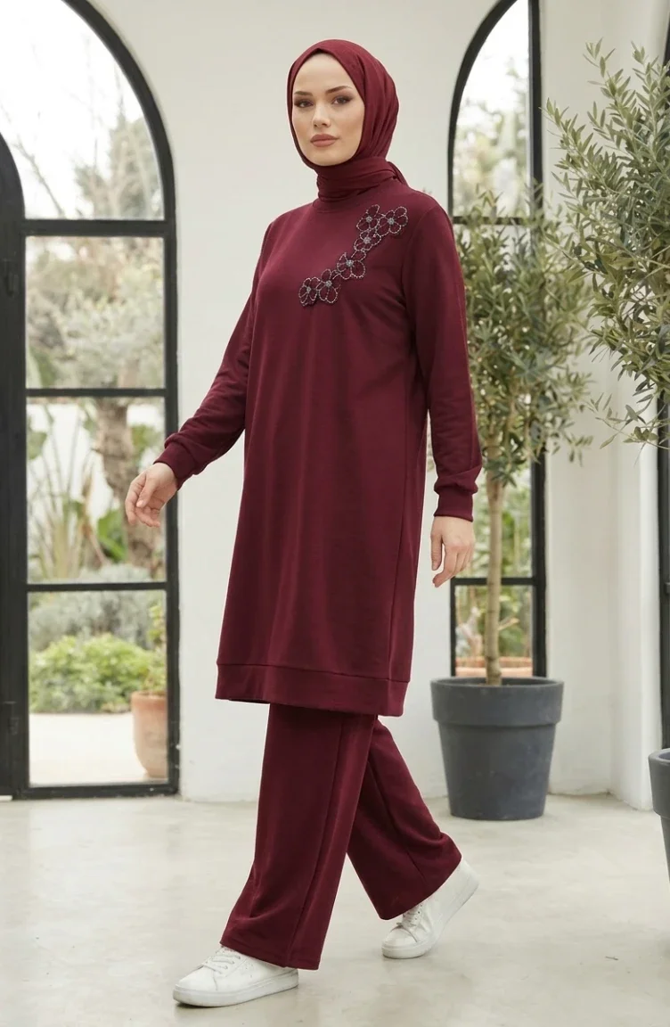 Ensemble Hijab Deux Pièces En Tissu Oysho Brodé De Fleurs Couleur Bordeaux Référence 0400-06 0400-06